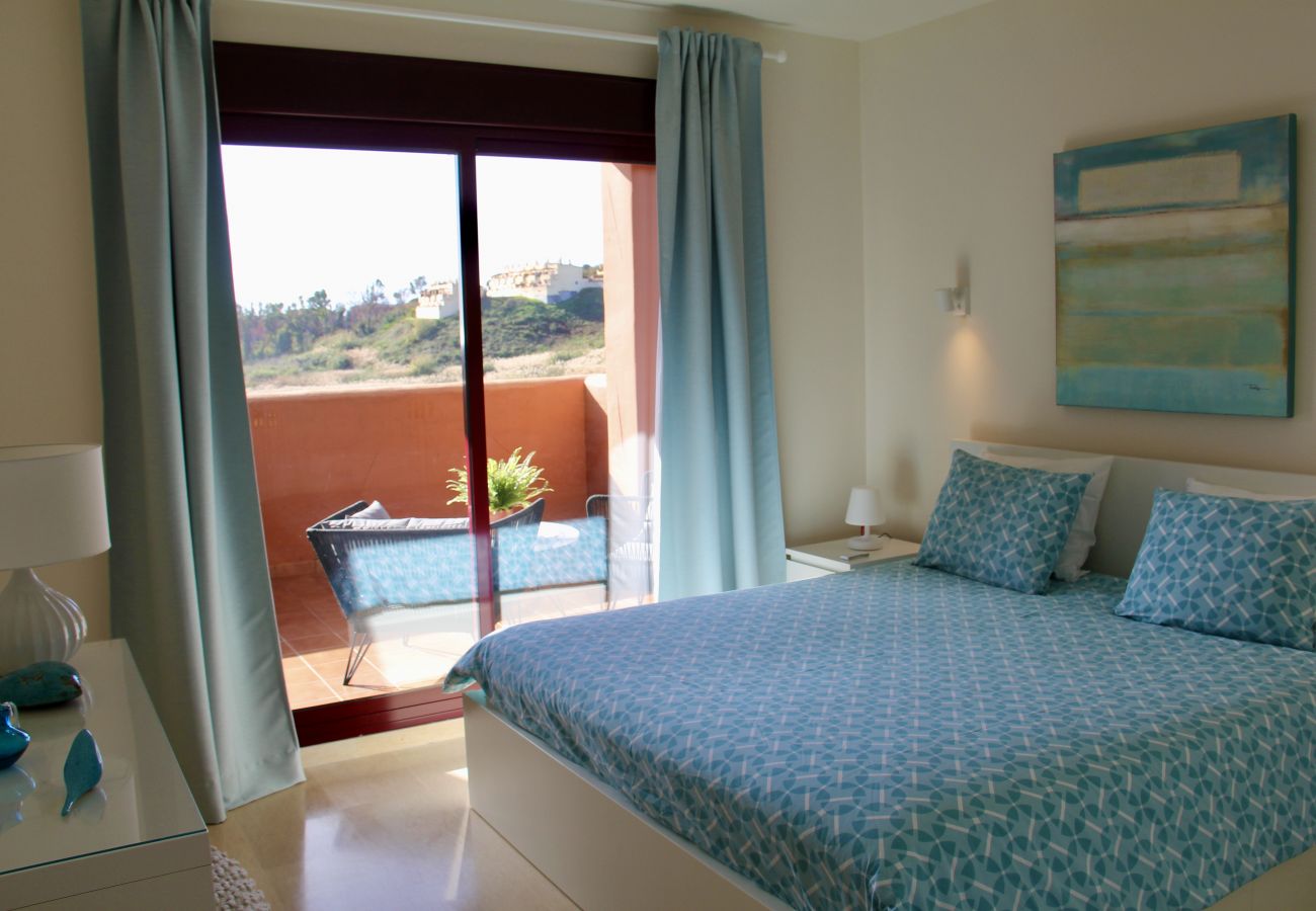 ZapHoliday - 2303 - apartamento de vacaciones en Manilva, Costa del Sol - dormitorio